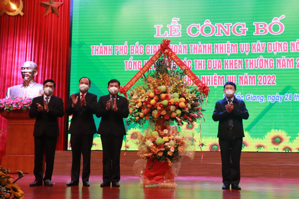 Lễ công bố TP Bắc Giang hoàn thành nhiệm vụ xây dựng nông thôn mới; tổng kết công tác thi đua...