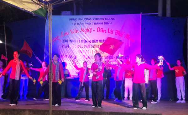 Tổ dân phố Thành Dinh, phường Xương Giang tổ chức giao lưu văn nghệ chào mừng các ngày lễ lớn
