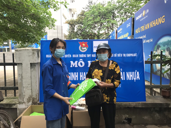 Đoàn phường Ngô Quyền ra mắt Mô hình Chợ dân sinh hạn chế rác thải nhựa