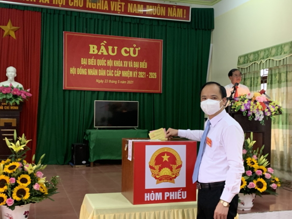 Chủ tịch UBND thành phố Đặng Đình Hoan dự khai mạc, bỏ phiếu bầu cử tại khu vực bỏ phiếu số 6...
