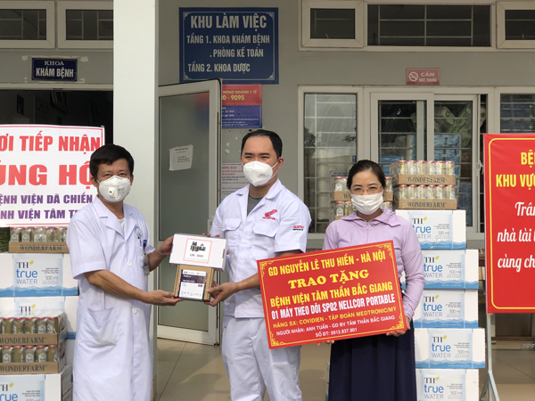 Hội phụ nữ thành phố phối hợp Công ty xe máy Phú Liên tặng quà Bệnh viện Phổi và Tâm thần tỉnh...