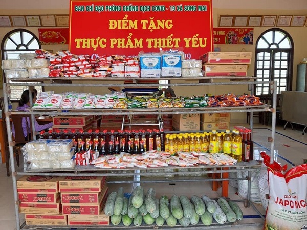 Xã Song Mai thành lập 13 Điểm tặng thực phẩm thiết yếu tại nhà văn hóa thôn