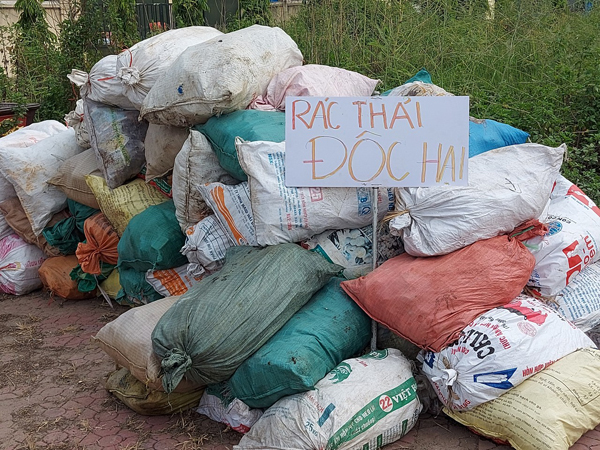 Hội Nông dân xã Dĩnh Trì thu gom hơn 1 tấn bao bì thuốc bảo vệ thực vật