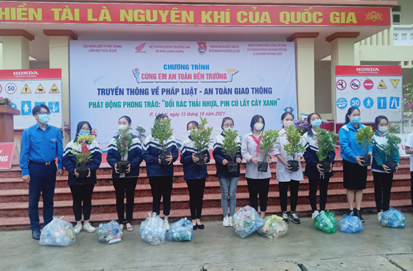 Đoàn Thanh niên phường Lê Lợi tổ chức chương trình “Tuyên truyền giáo dục pháp luật về ATGT” và...