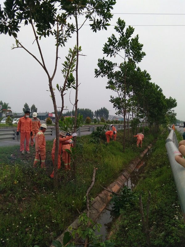 Xã Dĩnh Trì giải tỏa vi phạm hành lang ATGT cao tốc Bắc Giang- Lạng Sơn