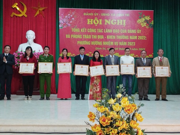 Xã Dĩnh Trì tổng kết công tác lãnh đạo của Đảng ủy và phong trào thi đua, khen thưởng năm 2022,...