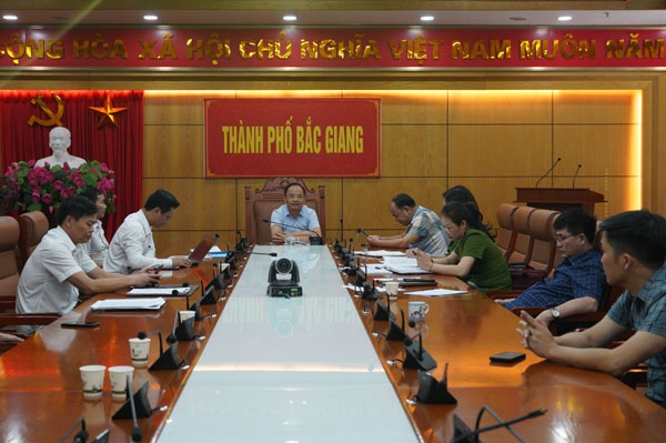 TP Bắc Giang tham dự hội nghị trực tuyến toàn quốc sơ kết thực hiện chương trình chuyển đổi số...