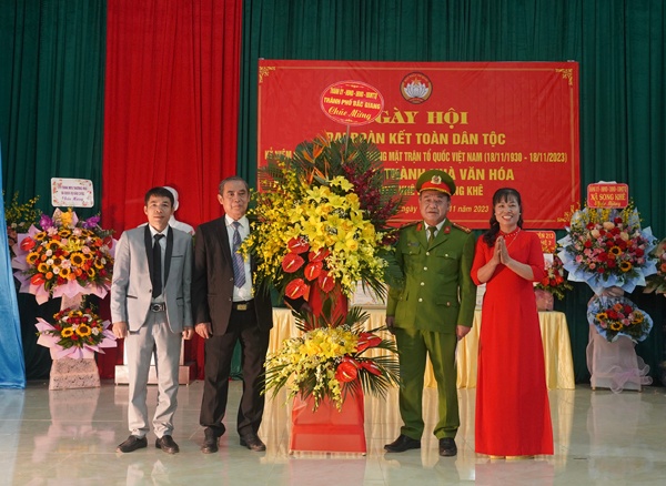 Thôn Song Khê 2 tổ chức Ngày hội Đại đoàn kết toàn dân và khánh thành nhà văn hoá