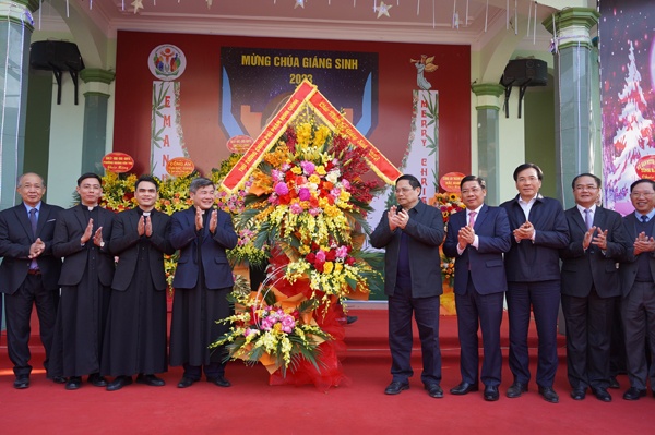 Thủ tướng Chính phủ Phạm Minh Chính thăm, chúc mừng Giáng sinh Giáo xứ Bắc Giang và gia đình công...
