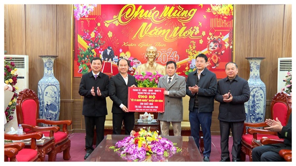 Thành phố Bắc Giang tặng quà Tết người nghèo 3 huyện: Sơn Động, Lục Ngạn và Lục Nam