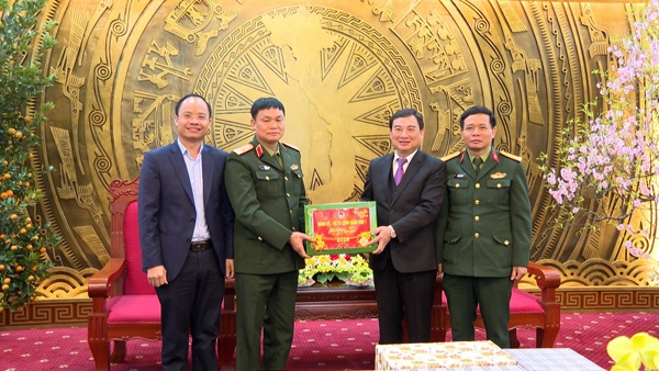 Đoàn công tác của Bộ Tư lệnh Quân khu 1 thăm và chúc Tết thành phố Bắc Giang