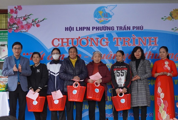Hội phụ nữ phường Trần phú tổ chức chương trình  Tết ấm áp – Xuân yêu thương 2024