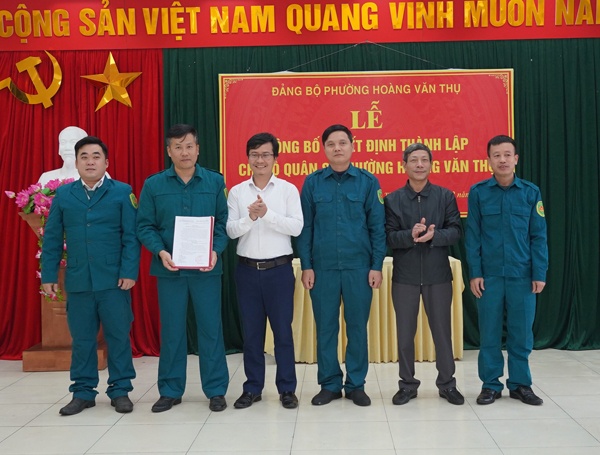 Lễ công bố quyết định thành lập Chi bộ Quân sự phường Hoàng Văn Thụ