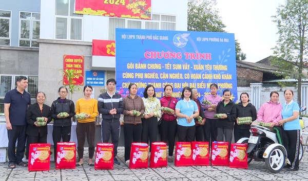 Hội LHPN phường Đa Mai tổ chức gói bánh chưng- Tết sum vầy- Xuân yêu thương và tặng quà tết cho...
