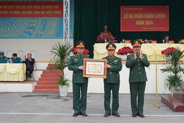 Ban Chỉ huy quân sự thành phố tổ chức Lễ ra quân huấn luyện năm 2024