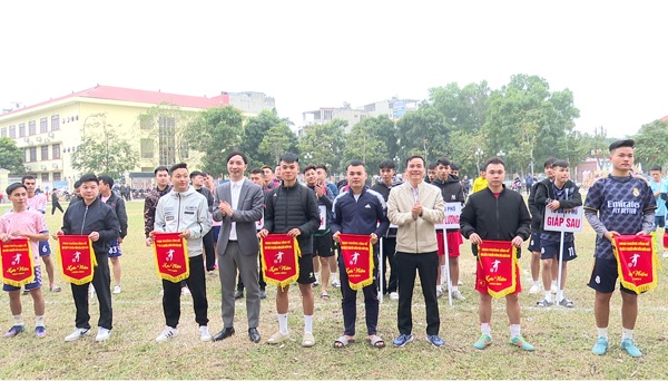 Khai mạc giải bóng đá nam thanh niên phường Dĩnh Kế Mừng Đảng, Mừng xuân năm 2024