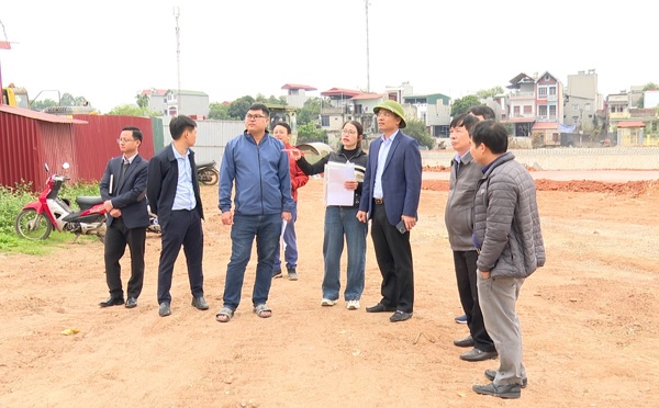 Đồng chí Đặng Đình Hoan,  Chủ tịch UBND thành phố kiểm tra một số dự án GPMB năm 2024 trên địa...