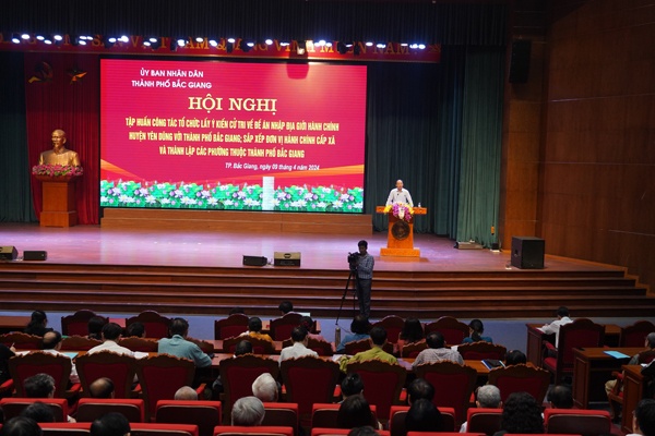 Thành phố Bắc Giang tập huấn công tác lấy ý kiến cử tri về Đề án sáp nhập địa giới hành chính...