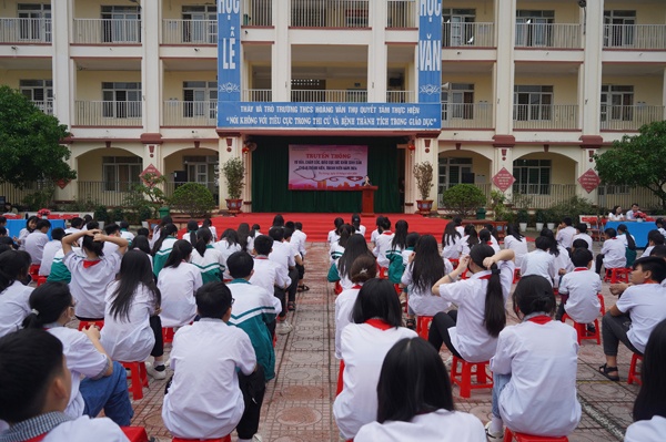 Truyền thông tư vấn, giáo dục chăm sóc sức khỏe sinh sản vị thành niên tại Trường THCS Hoàng Văn Thụ