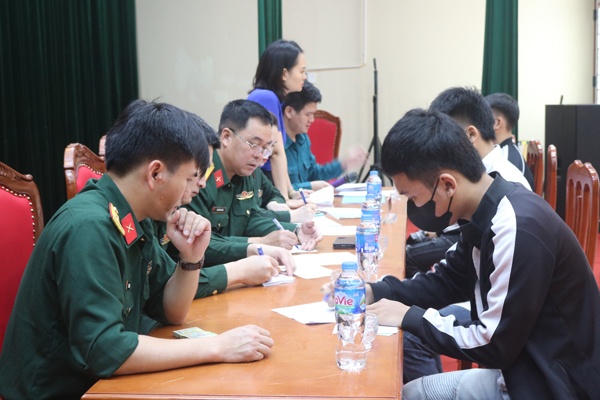 UBND phường Dĩnh Kế tổ chức đăng ký nghĩa vụ quân sự năm 2024