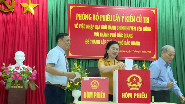 Các đồng chí lãnh đạo tỉnh, thành phố dự khai mạc bỏ phiếu lấy ý kiến cử tri về đề án nhập địa...|https://tpbacgiang.bacgiang.gov.vn/zh_CN/chi-tiet-tin-tuc/-/asset_publisher/QiFaHi6GoAXQ/content/cac-ong-chi-lanh-ao-tinh-thanh-pho-du-khai-mac-bo-phieu-lay-y-kien-cu-tri-ve-e-an-nhap-ia-gioi-hanh-chinh-huyen-yen-dung-voi-thanh-pho-bac-giang-sap-x