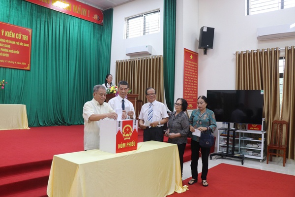 TP lấy ý kiến cử tri về Đề án nhập địa giới hành chính huyện Yên Dũng với thành phố Bắc Giang;...