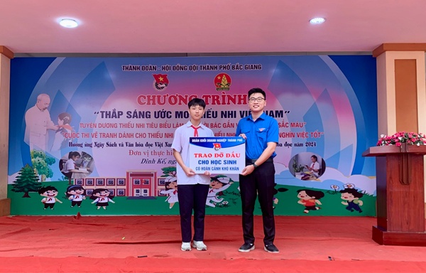 Thành đoàn phối hợp với Trường THCS Dĩnh Kế tổ chức Chương trình Thắp sáng ước mơ thiếu nhi Việt...