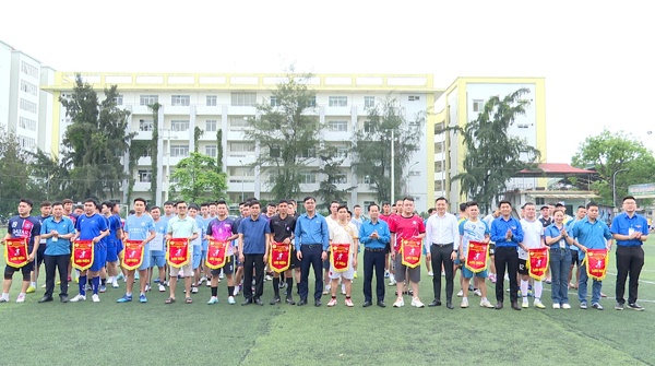 Khai mạc giải bóng đá Nam thanh niên, CNLĐ thành phố Bắc Giang năm 2024