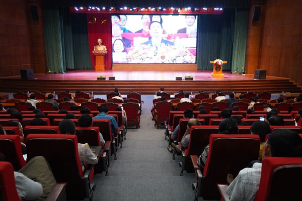 Thành ủy Bắc Giang tổ chức sinh hoạt chính trị cho cán bộ, đảng viên xem truyền hình trực tiếp Lễ...