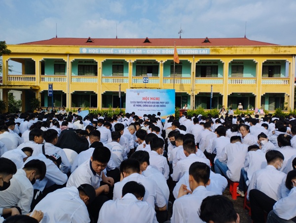 Tuyên truyền pháp luật về phòng chống bạo lực học đường tại  Trường cao đẳng công nghệ Việt- Hàn