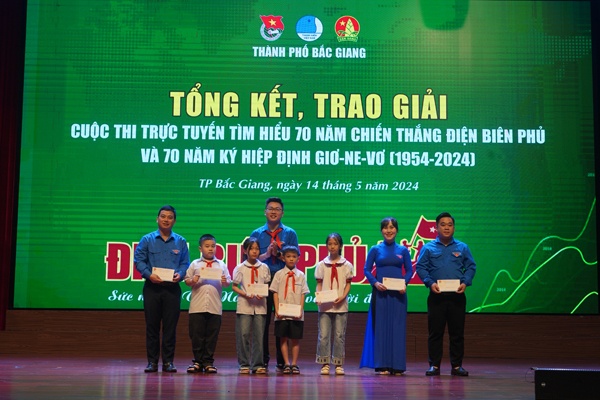 Thành đoàn, Hội đồng Đội thành phố tổ chức tập huấn kỹ năng, nghiệp vụ công...|https://tpbacgiang.bacgiang.gov.vn/zh_CN/chi-tiet-tin-tuc/-/asset_publisher/QiFaHi6GoAXQ/content/thanh-oan-hoi-ong-oi-thanh-pho-to-chuc-tap-huan-ky-nang-nghiep-vu-cong-tac-oi