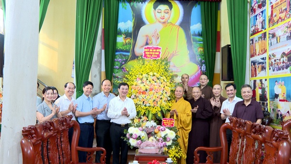 Lãnh đạo thành phố Bắc Giang thăm, chúc mừng Đại lễ Phật Đản Phật lịch 2024