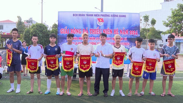 Khai mạc giải bóng đá thiếu niên phường Xương Giang hè năm 2024
