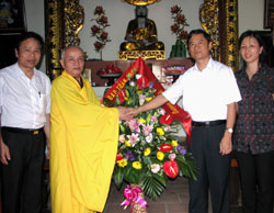Bí thư Tỉnh ủy Đào Xuân Cần thăm, chúc mừng tăng ni, phật tử nhân lễ Phật đản 2010, Phật lịch...