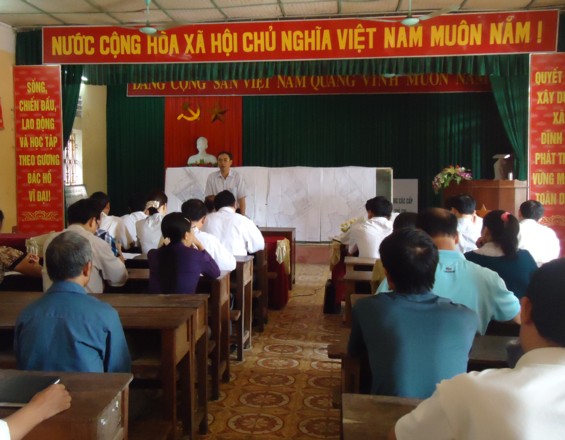 UBND thành phố đối thoại với các hộ dân xã Dĩnh Kế về dự án khu dân cư phía Nam xã Dĩnh Kế       ...