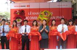 Khai trương phòng giao dịch Techcombank Trần Phú                                                 ...