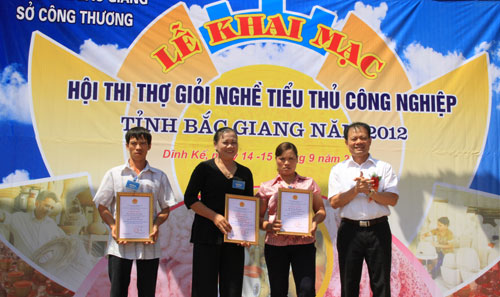 Hội thi Tiểu thủ công nghiệp tỉnh Bắc Giang năm 2012                                             ...