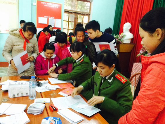 Công an thành phố Bắc Giang tổ chức cấp CMND lưu động tại Trường THCS xã Tân Tiến